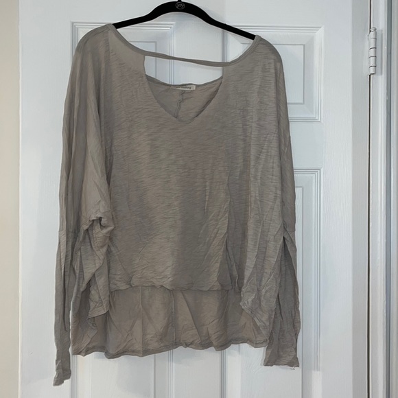 Tops - enti clothing size M grey long sleeve